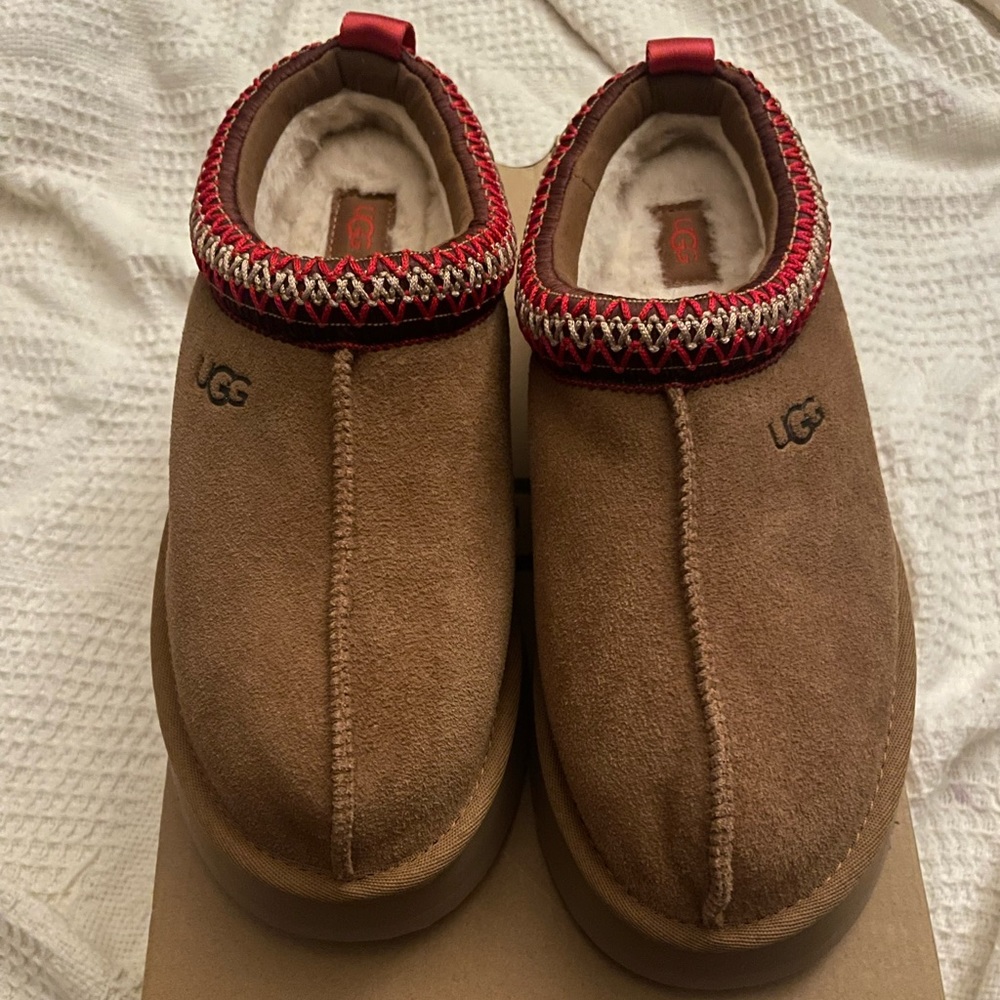 Ugg Tazz- size 8